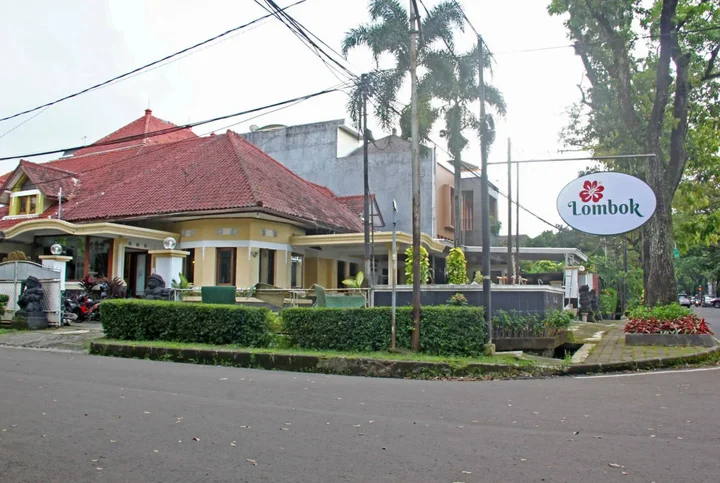 Бандунг: Lombok Ethnic Bandung