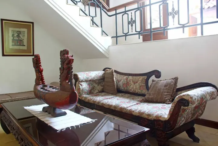 Бандунг: Lombok Ethnic Bandung