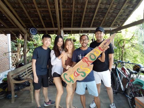 Батуретно: Grass Root Homestay