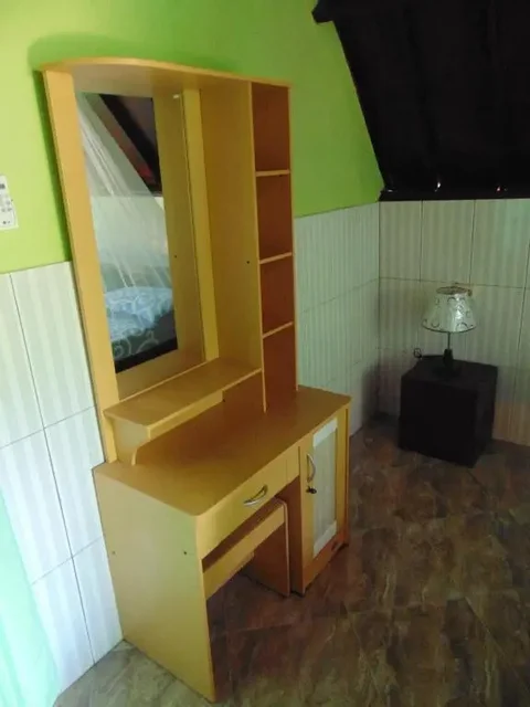 Гили Траванган: Brother Bungalow