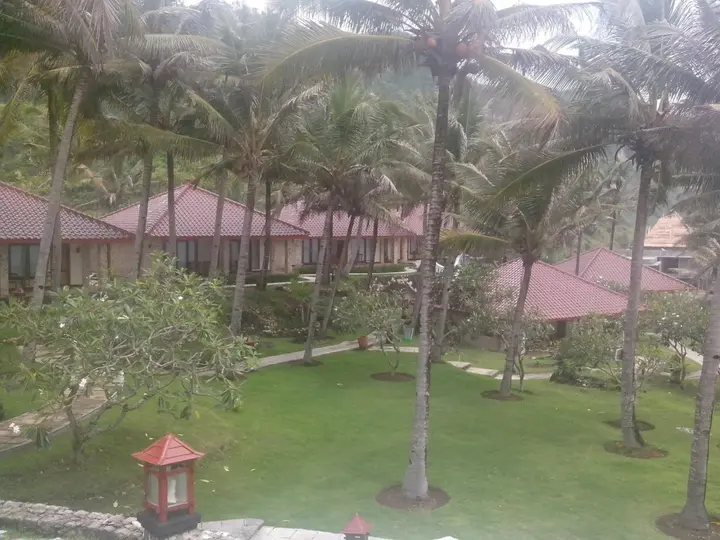 Батуретно: Queen of The South Resort