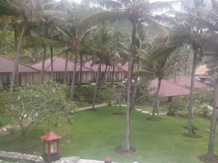 Батуретно: Queen of The South Resort