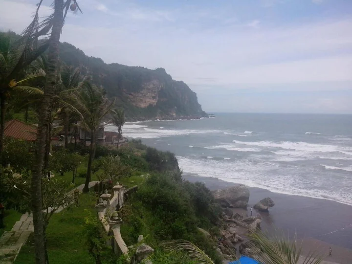 Батуретно: Queen of The South Resort