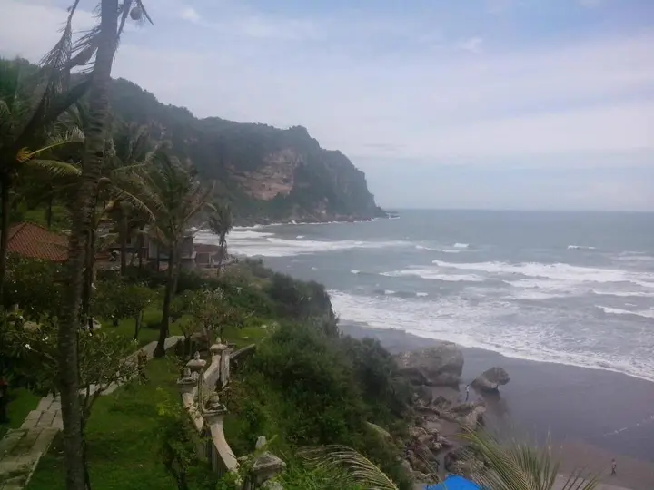 Батуретно: Queen of The South Resort