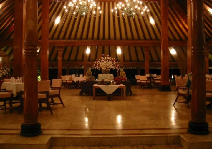 Батуретно: Queen of The South Resort