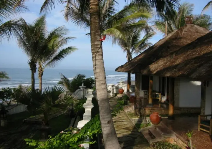 Батуретно: Queen of The South Resort