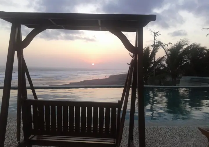 Батуретно: Queen of The South Resort