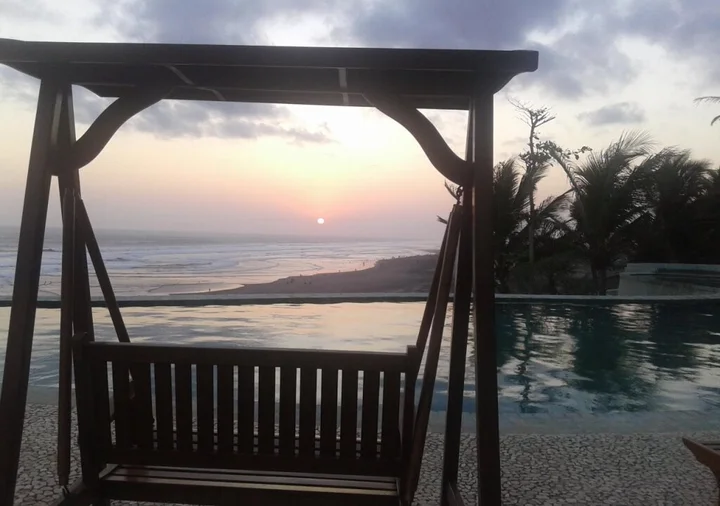 Батуретно: Queen of The South Resort