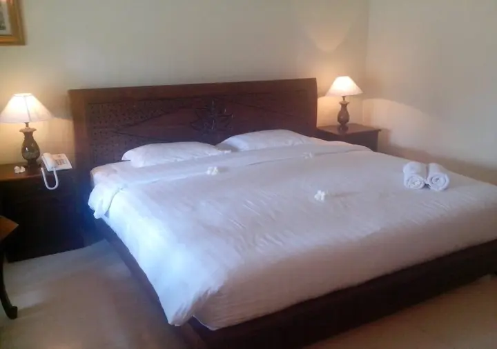 Батуретно: Queen of The South Resort