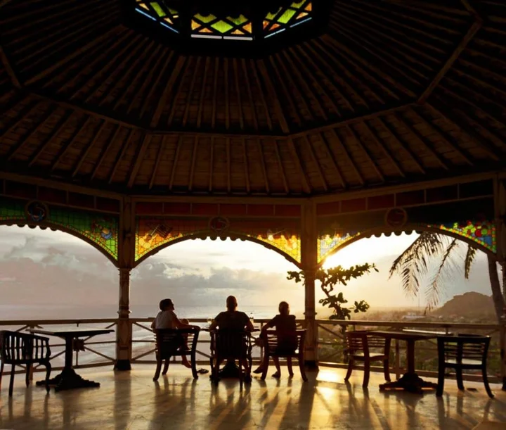 Батуретно: Queen of The South Resort