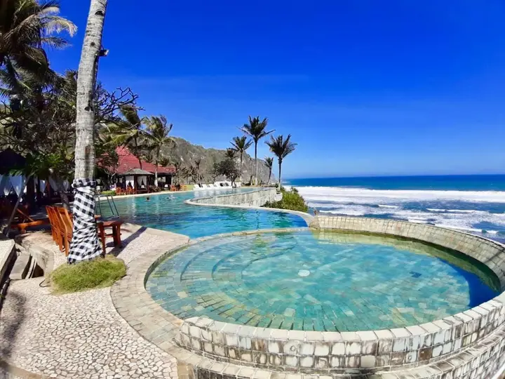 Батуретно: Queen of The South Resort