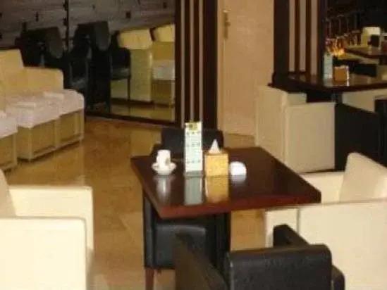 Сурабая: Hotel Istana Permata Ngesong