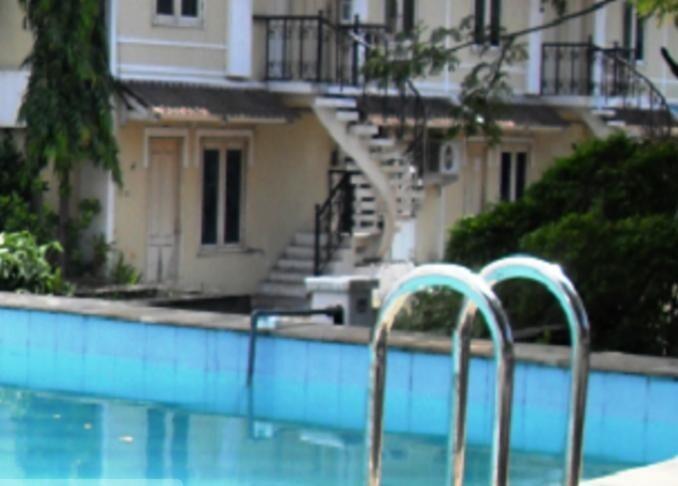 Сурабая: Hotel Istana Permata Ngesong