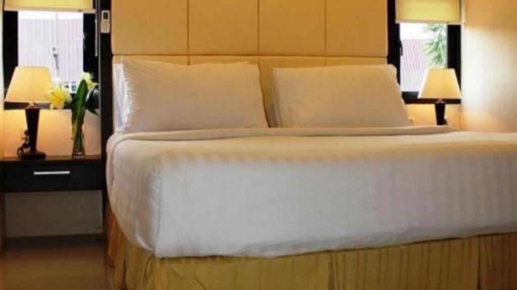 Сурабая: Hotel Istana Permata Ngesong