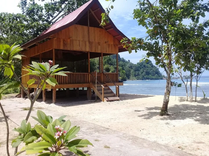 Битунг: Nusa Nalan Beach Resort