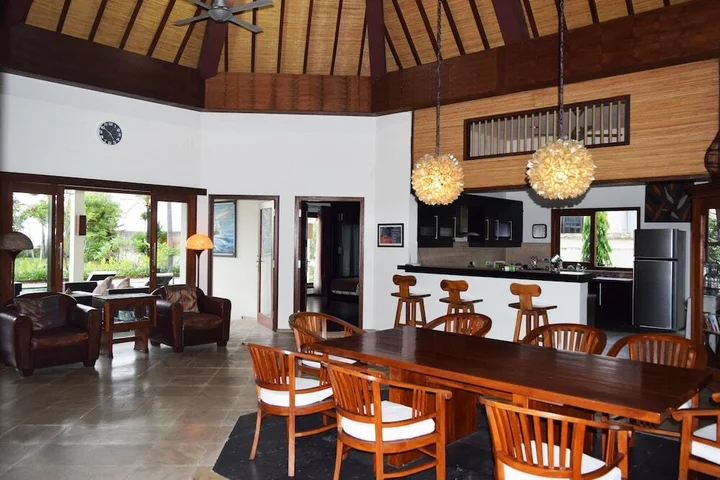 Матарам: Villa Amari