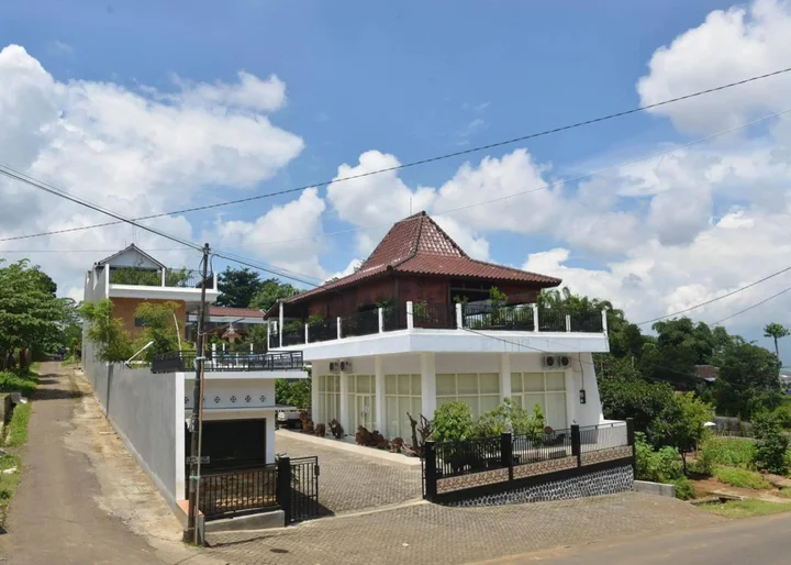 Маланг: Malang Hill Gallery & Homestay