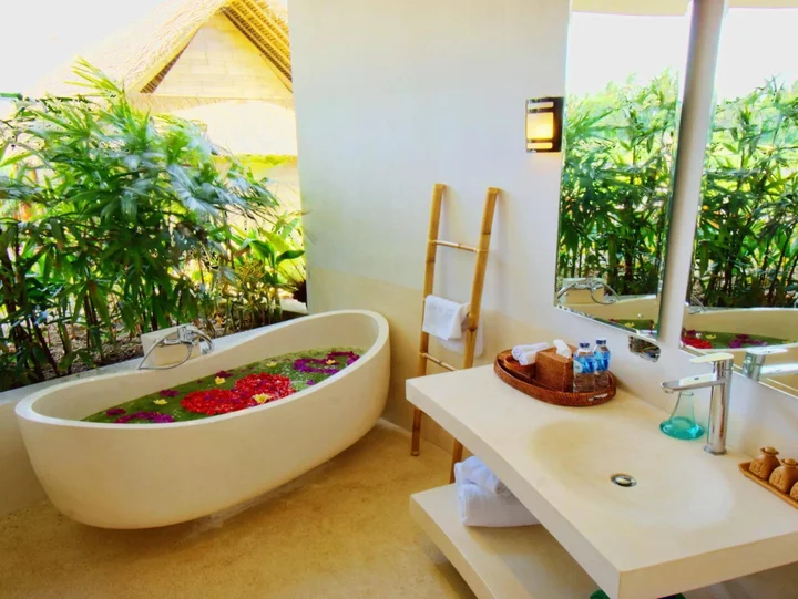 Сукавати: Floating Leaf Eco-Luxury Retreat