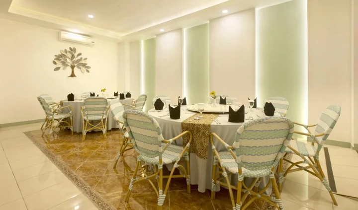 Чиребон: Grand Tryas Hotel