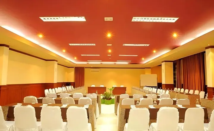 Чиребон: Grand Tryas Hotel