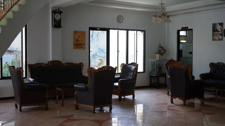Бату: Hotel Surya Indah