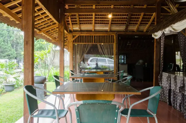 Бандунг: Lotus Bandung