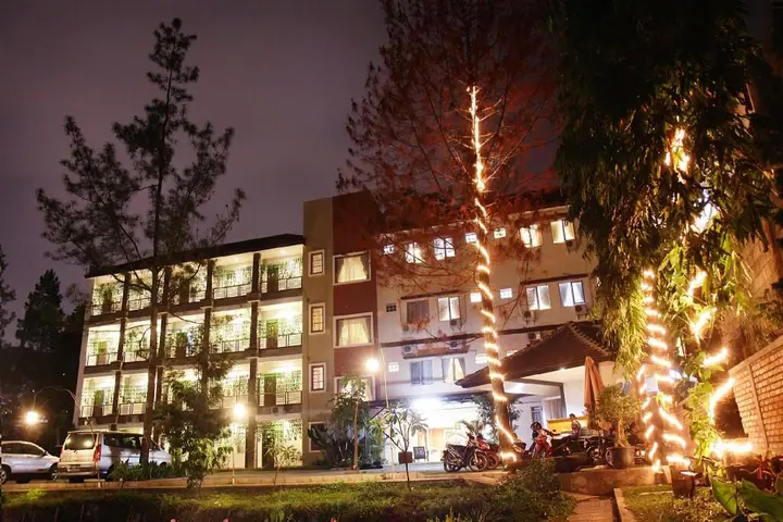 Бандунг: Lotus Bandung