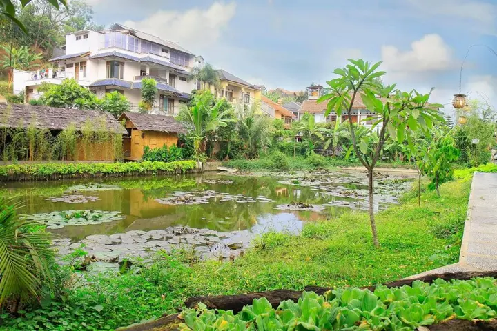 Бандунг: Lotus Bandung