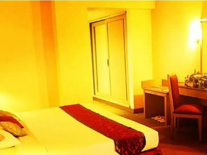 Бандунг: Hotel Royal Merdeka