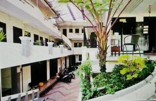 Маланг: Adel Guest House