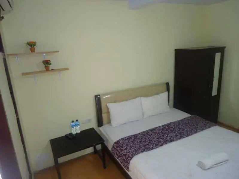 Маланг: Adel Guest House