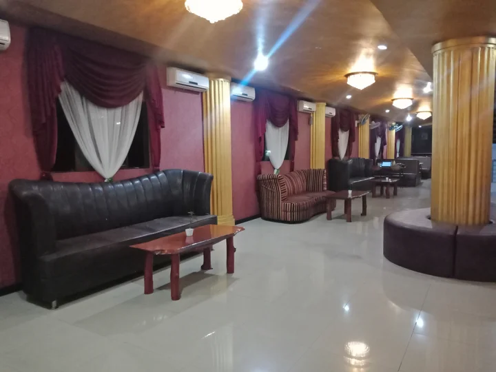 Медан: OYO 2574 Z Suites Hotel