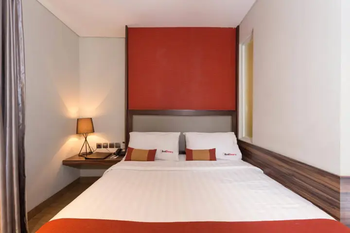 RedDoorz Plus near Blok M Square — фото 4