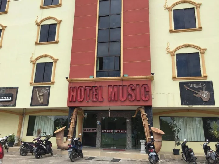 Батам: The Music Hotel