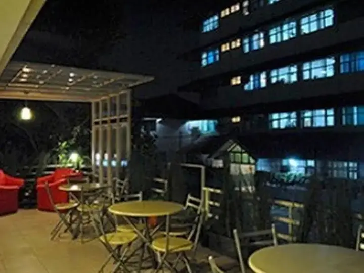 Бандунг: 塞普鲁邦腾@G酒店(Hotel Sepuluh Banteng @ G. House)