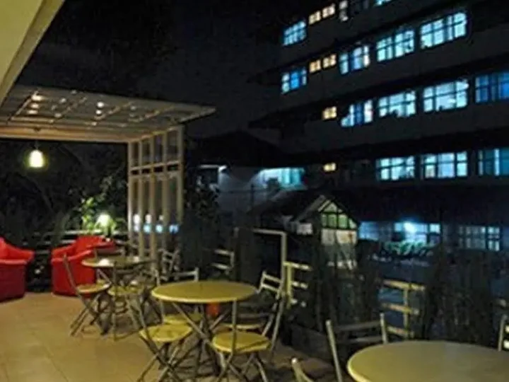 Бандунг: 塞普鲁邦腾@G酒店(Hotel Sepuluh Banteng @ G. House)
