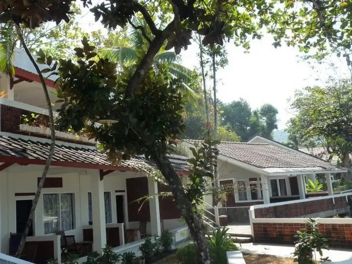 Пелабухан-рату: Bunga Ayu Bungalows & Restaurant