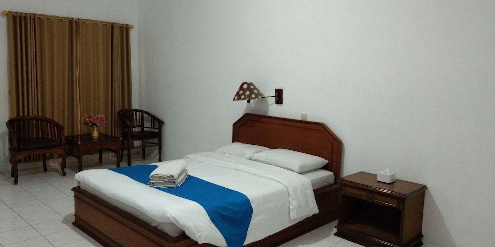 Суракарта: Hotel Sanashtri