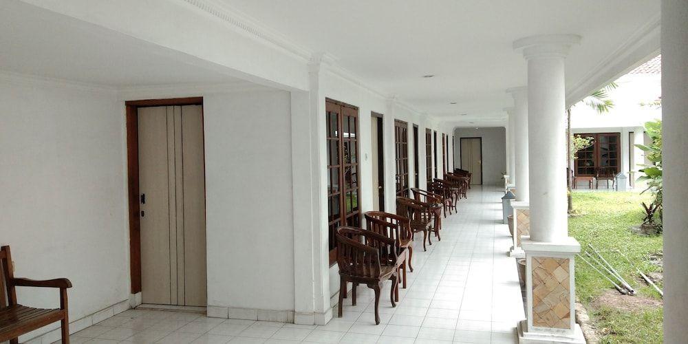 Суракарта: Hotel Sanashtri