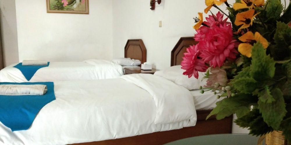Суракарта: Hotel Sanashtri