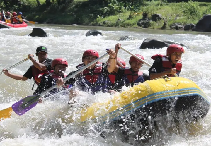 Магеланг: Front One Resort Magelang