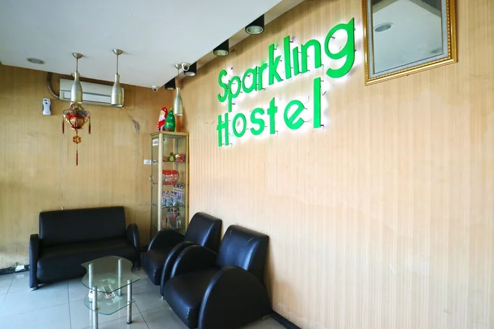Сурабая: Sparkling Backpacker