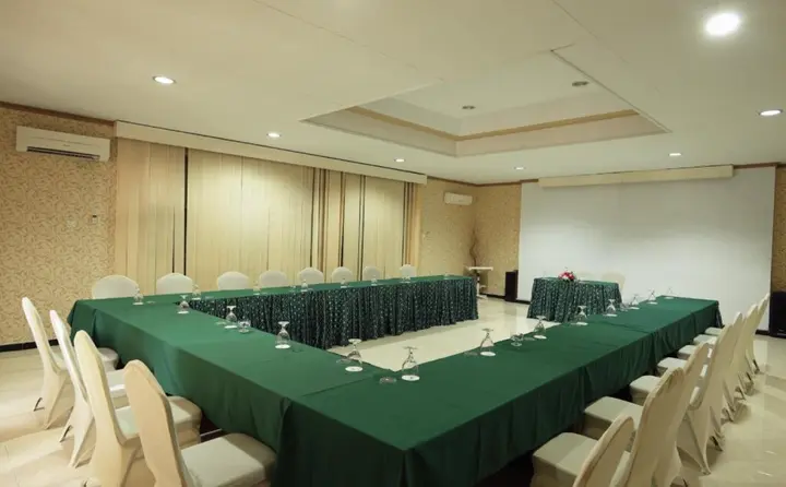 Депок: Gadjah Mada University Club