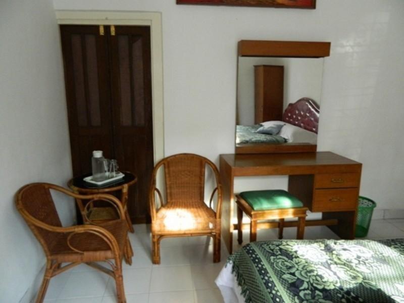 Суракарта: Hotel Atina