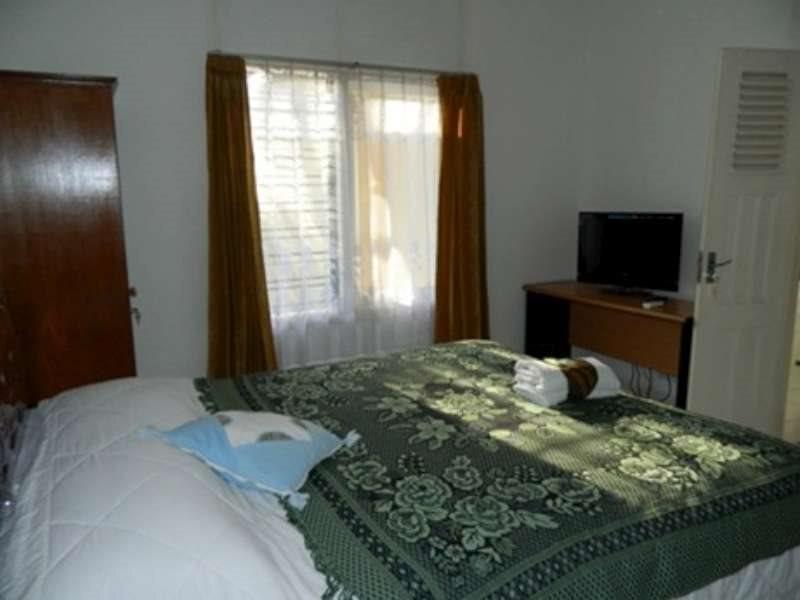 Суракарта: Hotel Atina