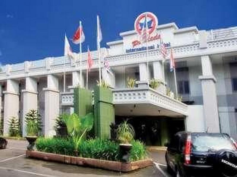 Медан: Pardede International Hotel