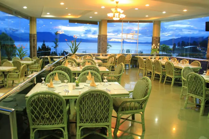Озеро Тоба: Danau Toba International Cottage