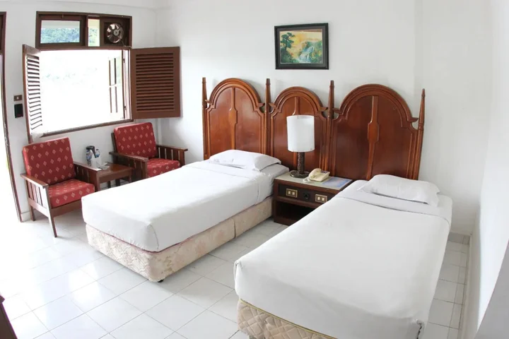 Озеро Тоба: Danau Toba International Cottage