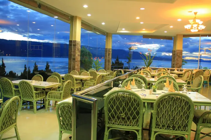 Озеро Тоба: Danau Toba International Cottage