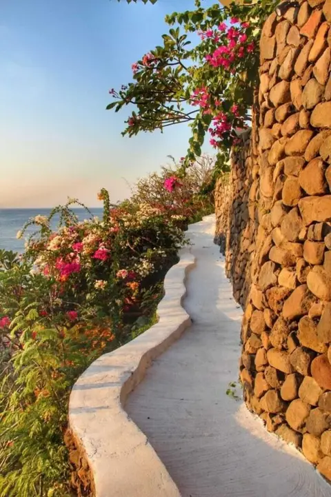Бунутан: Waenis Sunset View Bungalow and Restaurant